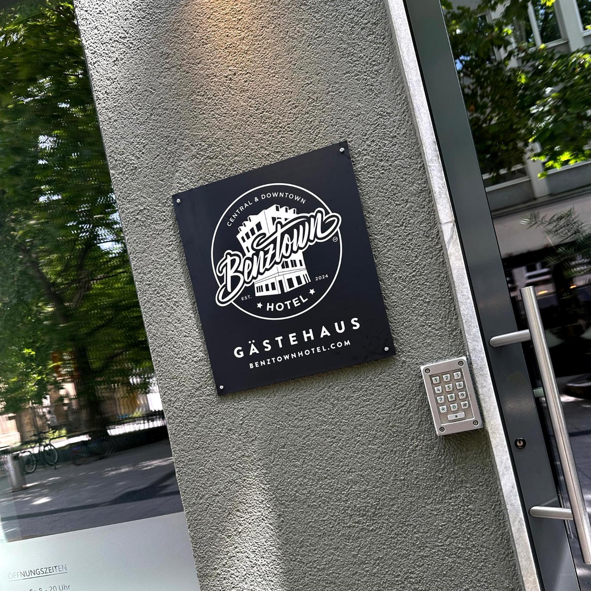 Benztown Hotel Gaestehaus Штутгарт Экстерьер фото