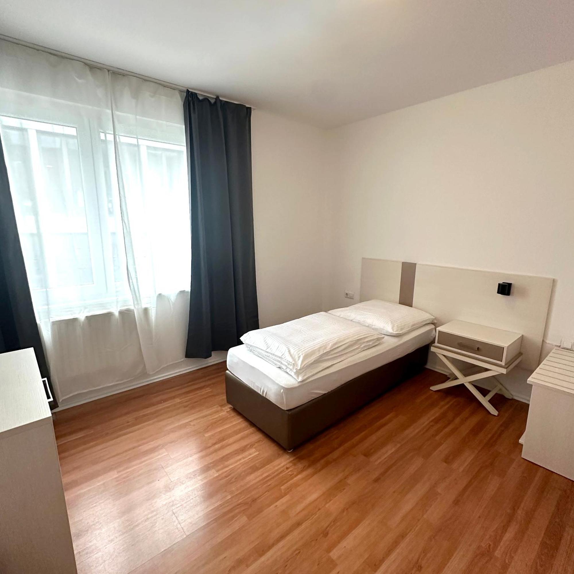 Benztown Hotel Gaestehaus Штутгарт Экстерьер фото